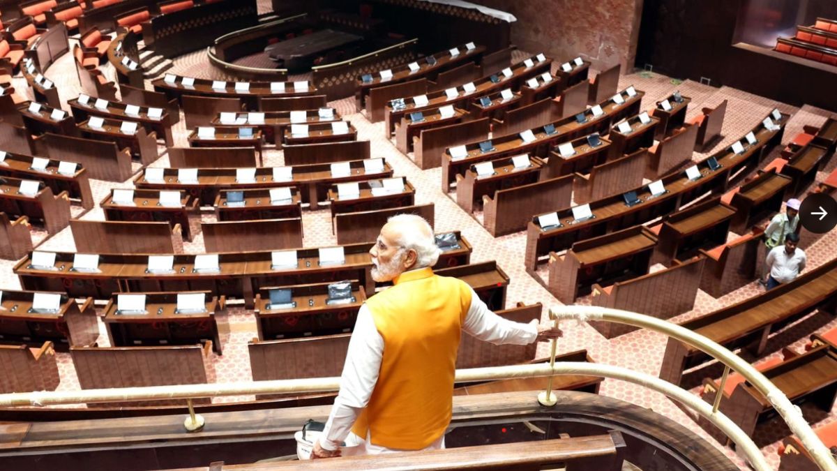 pm-modi-makes-surprise-visit-to-new-parliament-building-see-pics